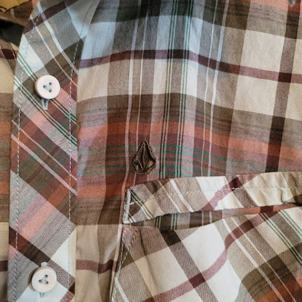 Volcom- plaid button up- size Large - Picture 4 of 7